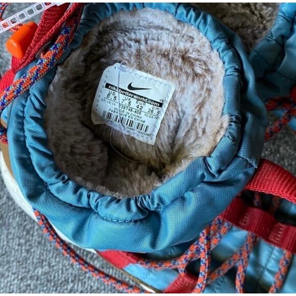 Nike Transforms‎ The Footscape Into The Route Sneakerboot SP ( 8.5 )